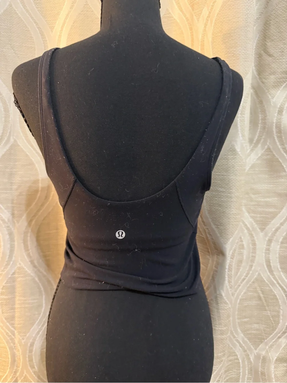 Lululemon Classic Black Scoop Neck Tank Top - Women's Basic